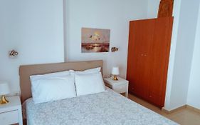 Sun Βy Τhe Sea 100M From The Beach